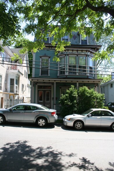 Primary Photo - 66 Caroline St