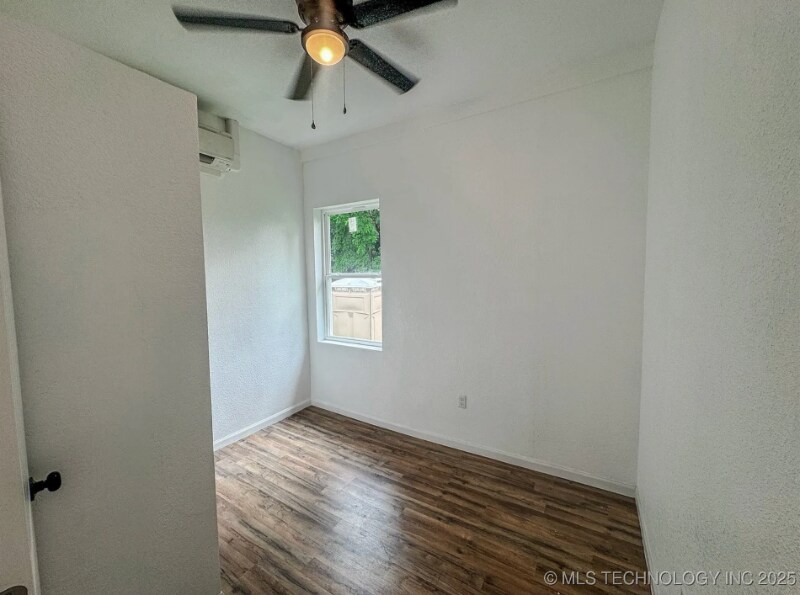 Building Photo - 918 Coy Ave