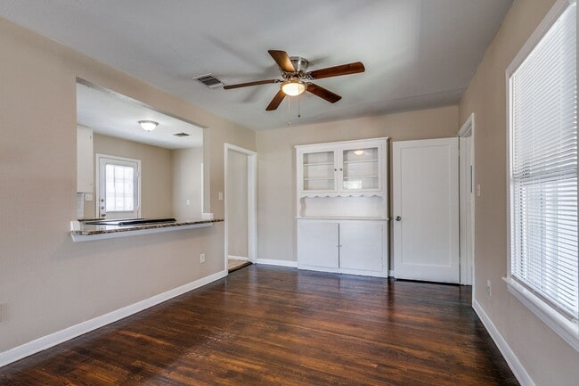 Building Photo - 3-BEDROOM HOME IN HIGHLAND PARK