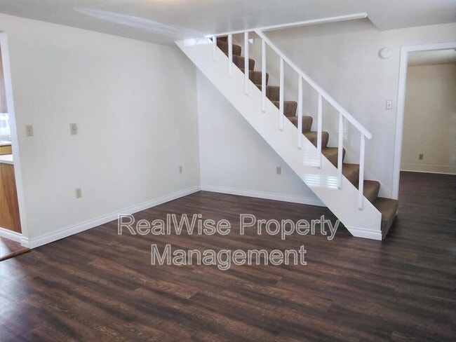 Building Photo - 1125 W Brown Ave
