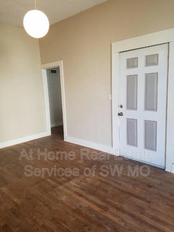 Building Photo - 530 W Mt Vernon St