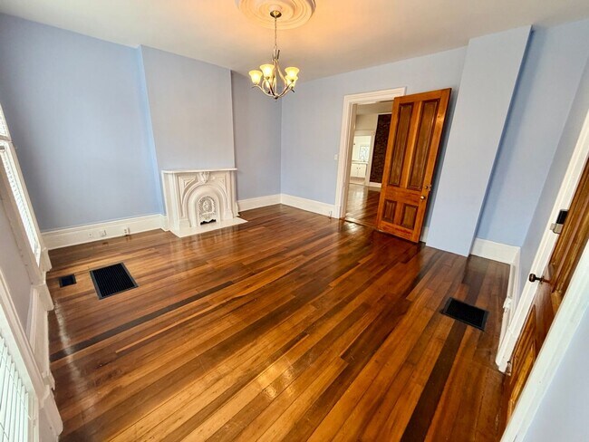 Building Photo - 365 S Upper St