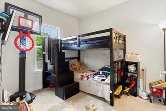 Building Photo - 9932 Vista Pointe Dr