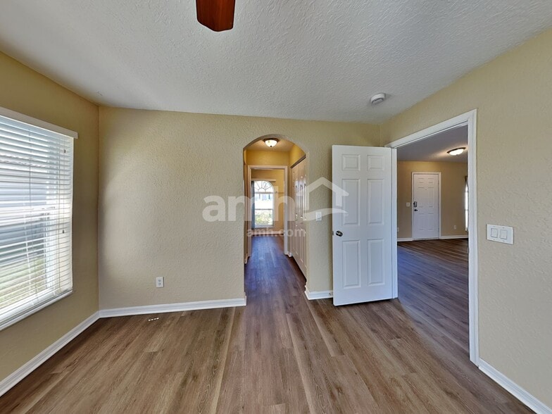 Building Photo - 3965 SW Laffite St