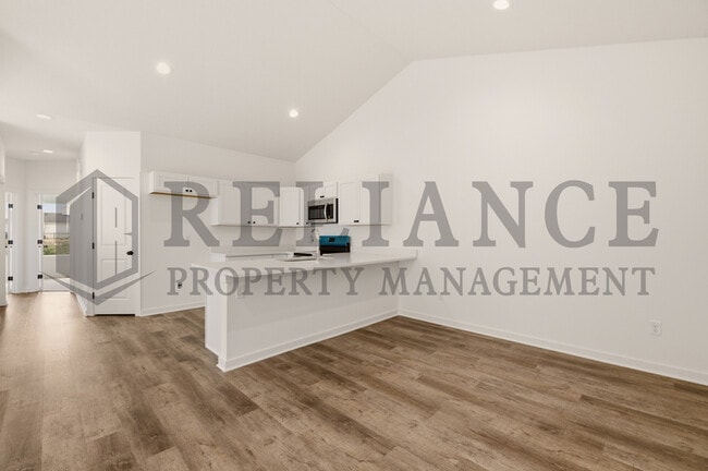 Building Photo - 5247 N Pinecrest Ct