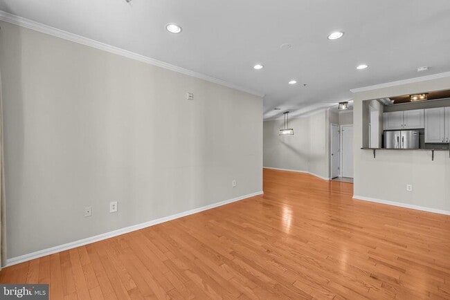 Building Photo - 4951 Brenman Park Dr