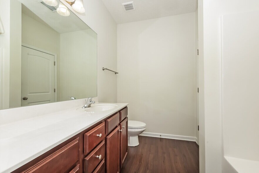 Building Photo - 3342 Cotswold Ln