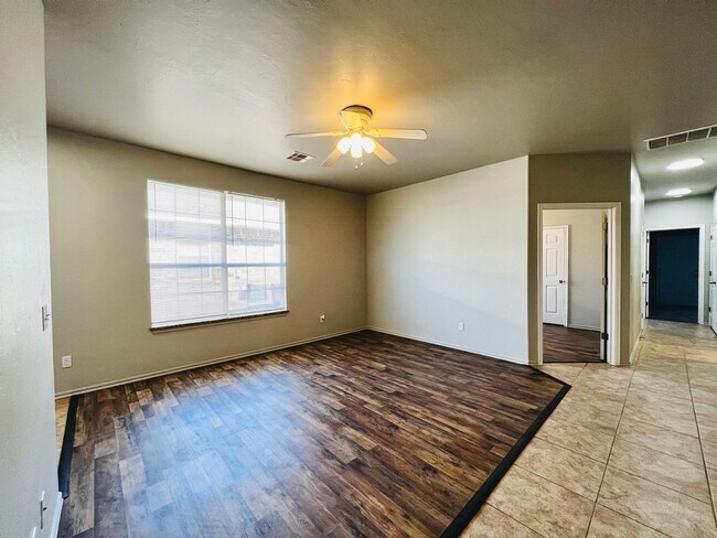 Building Photo - Charming 3BD 2BA Duplex in Yukon, The Gardens @ Chisholm Creek!!