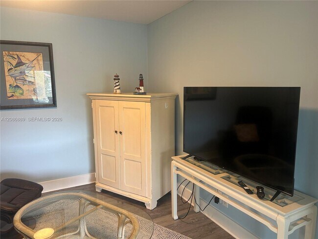 Building Photo - 6142 SE Landing Way