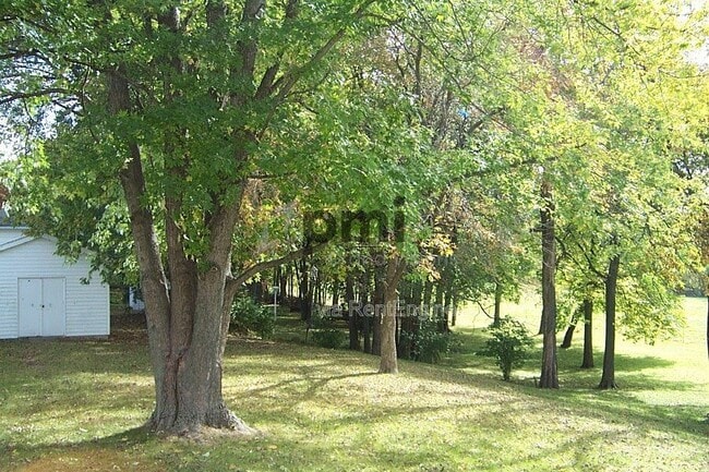 Building Photo - 1483 Greendell Dr