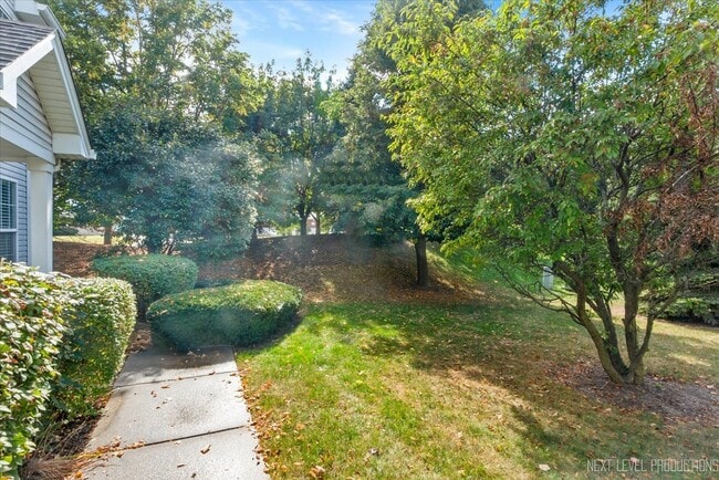 Building Photo - 611 Waterview Ct