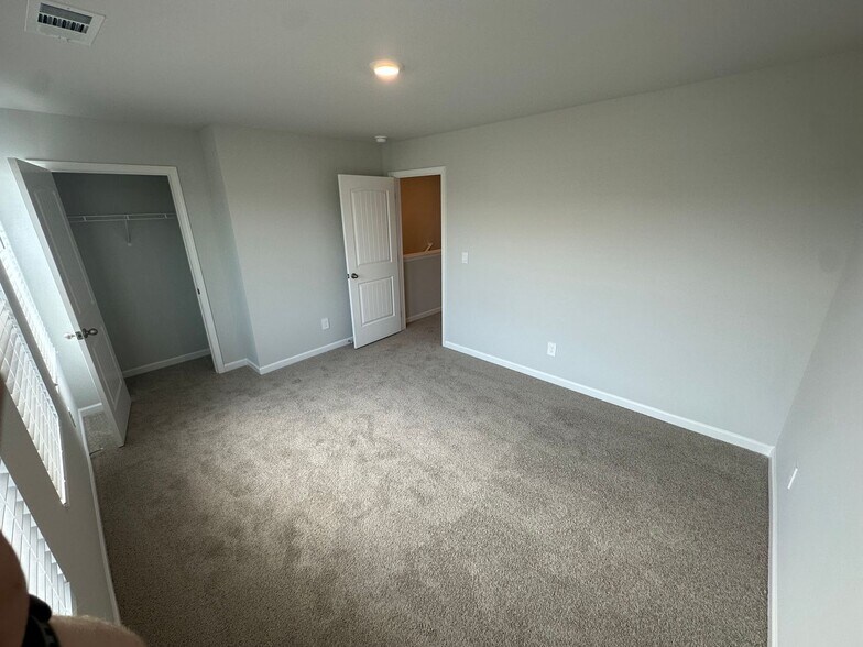 Building Photo - 812 Quinn Dr