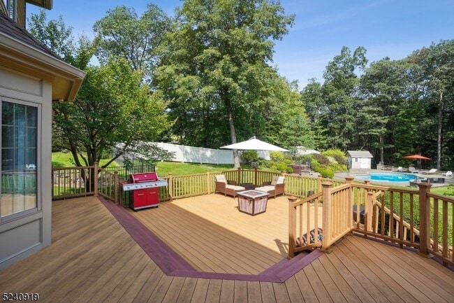 Building Photo - 22 Forest Hill Dr