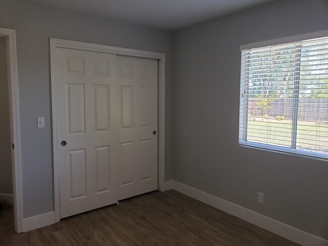Building Photo - 586 Springer Dr