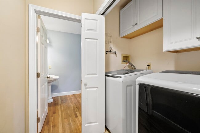 Building Photo - 13 Bear Hill Rd