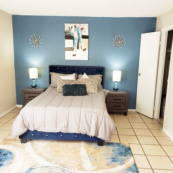 Building Photo - 3901 S Garnett Rd