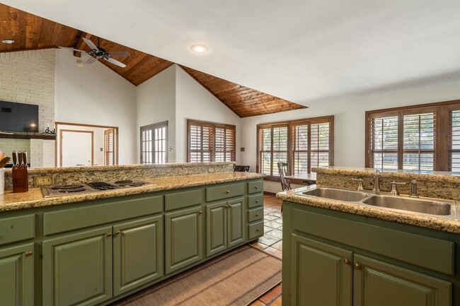 Building Photo - 106 Angela Dr