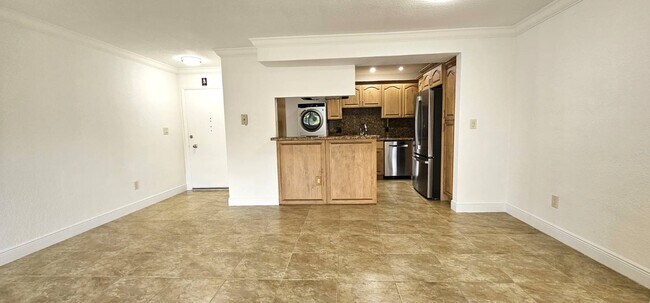 Building Photo - 650 Coral Wy