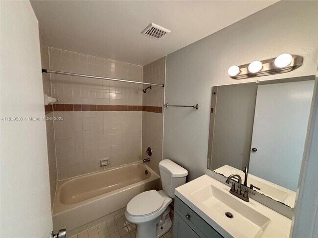 Building Photo - 1822 Meadows Cir W