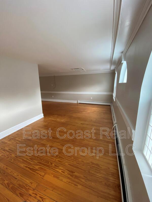 Building Photo - 4 W Water St