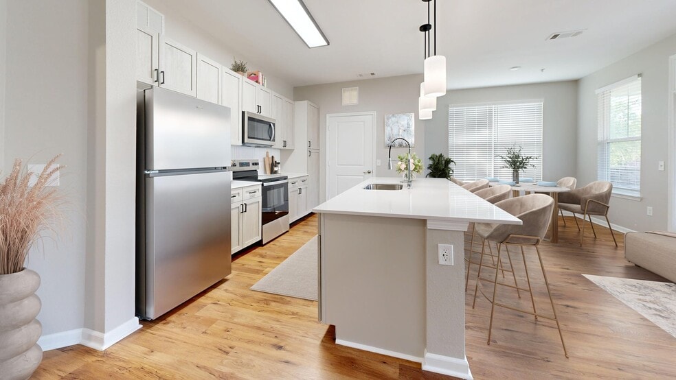 Newly Renovated Kitchen with Quartz Counters - The Retreat at Hamburg Place Apartments