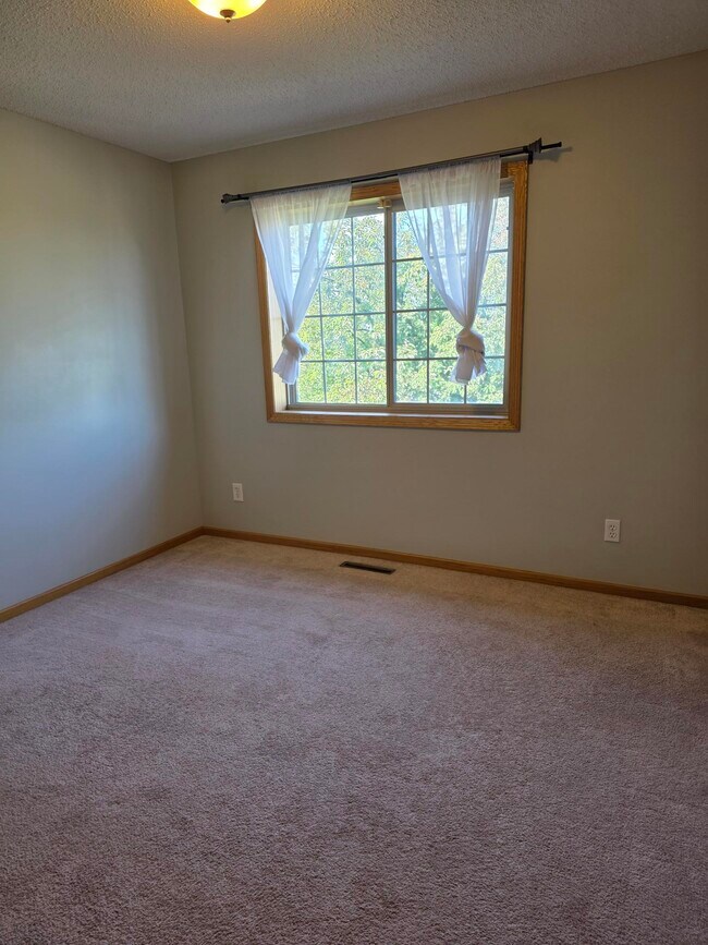 Building Photo - 860 Independence Dr