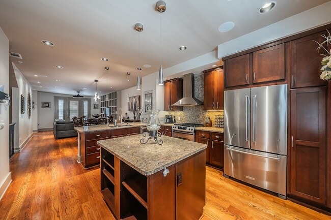 Building Photo - 6350 Oriole Dr