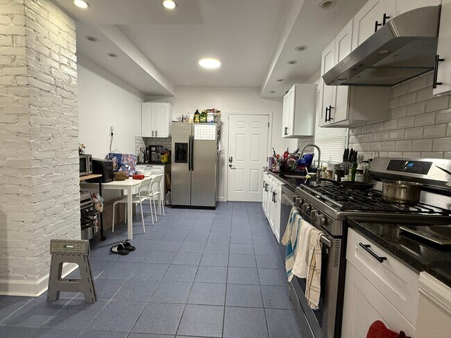 Primary Photo - 1205 Forest Rd