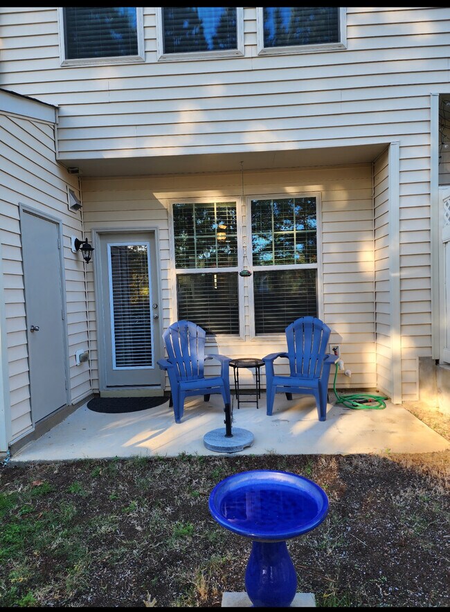 Building Photo - 71 Pocono Dr