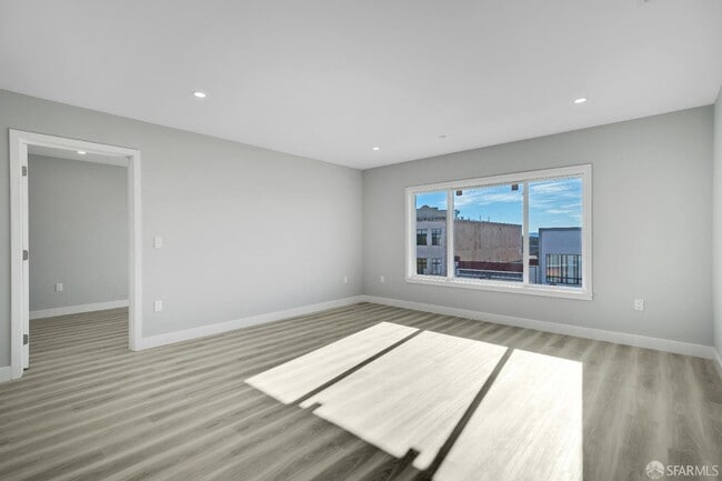 Building Photo - 1640 Taraval St