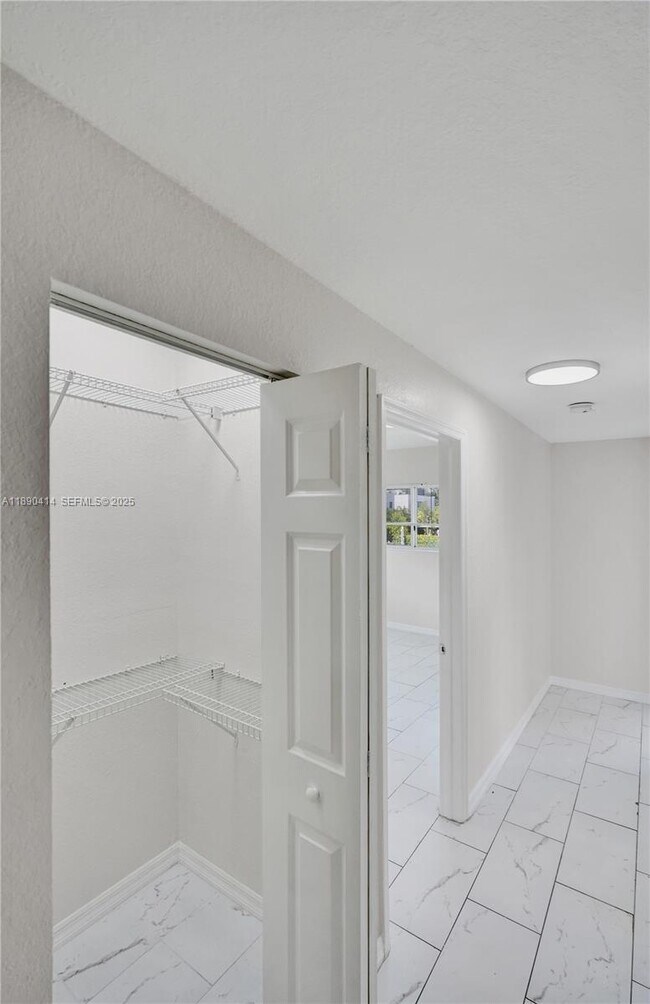 Building Photo - 1945 Calais Dr