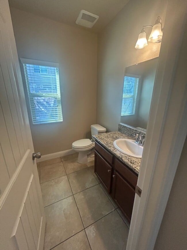 Building Photo - *Wait list full- Currently not accepting applications* 4 bedroom 2 bathroom in NW Visalia coming ...