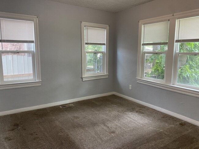 Building Photo - 632 SW 44th St