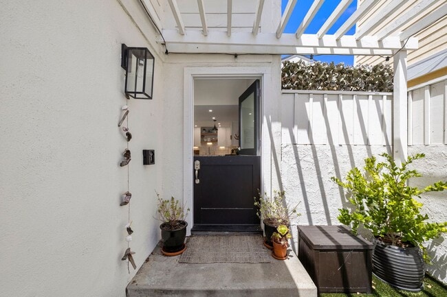 Building Photo - 32971 Avenida Del Rosal