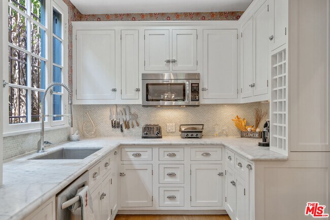 Building Photo - 809 S Muirfield Rd