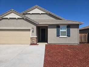 Building Photo - Beautiful 3 Bedroom 2 Bathroom Home