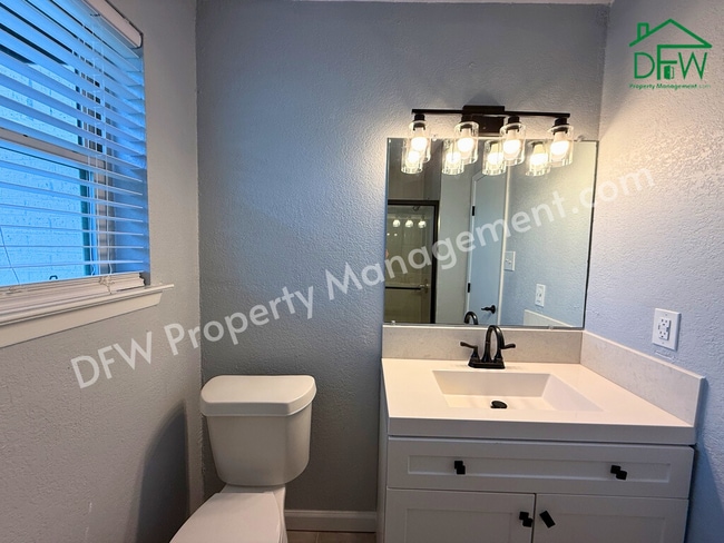 Building Photo - Beautifully Renovated 4-Bedroom Home with Large Backyard in Watauga!