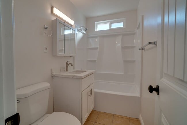 Building Photo - Coleen Court Home | 1/2 OFF FIRST MONTH'S RENT!