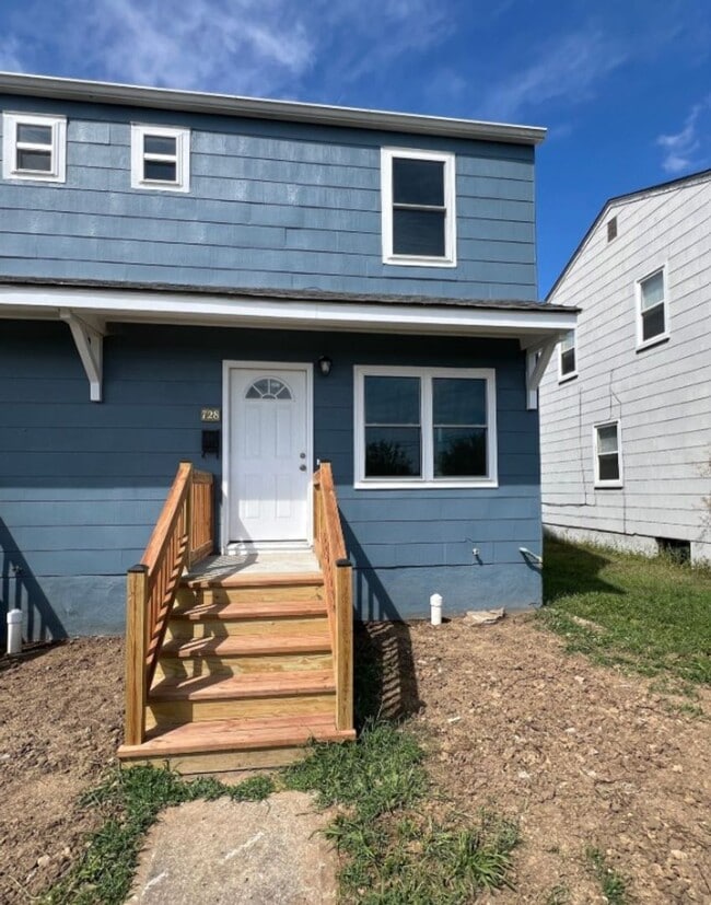 Building Photo - Modern 2-Bed, 1-Bath Duplex with Garage & Basement Storage