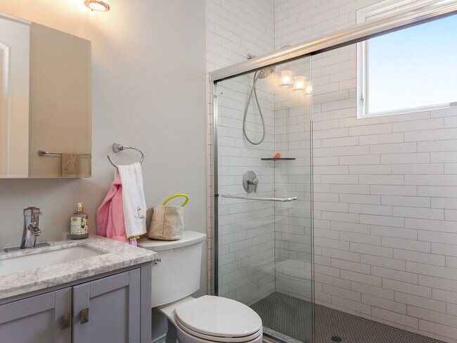 Building Photo - 2117 Wilmette Ave