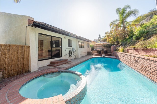 Building Photo - 1350 E Tujunga Ave