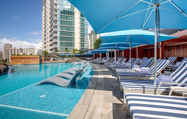Building Photo - Rarely Available 1 Bed 2 Bath Long-Term in...