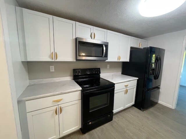 Building Photo - 2527 Riverside Dr