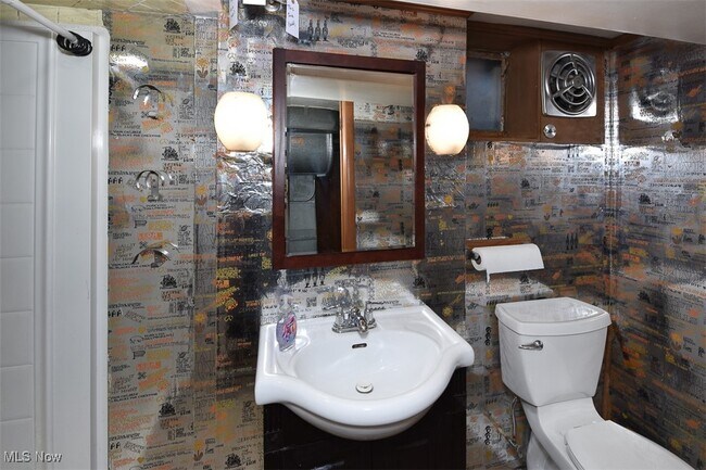 Building Photo - 21775 Hillsdale Ave