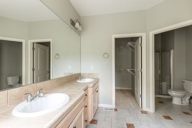 Building Photo - 11528 SE Verns Way
