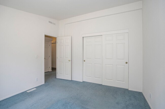 Building Photo - 3-Bedroom Gig Harbor Retreat with Private Setting and Modern Comforts