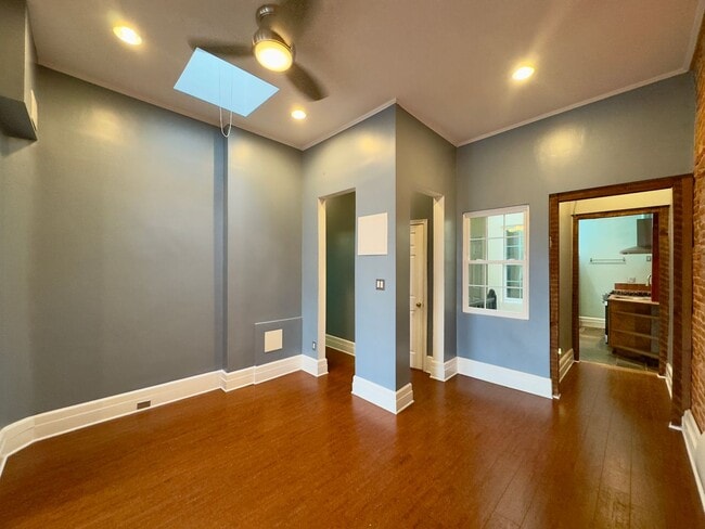 Building Photo - Charming 2 Bedroom/2 Bathroom Apartment in Bolton Hill, MD!