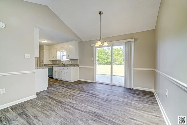 Building Photo - 3409 Knollcrest Rd