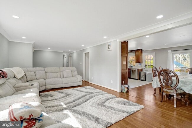 Building Photo - 6608 Spring Valley Dr