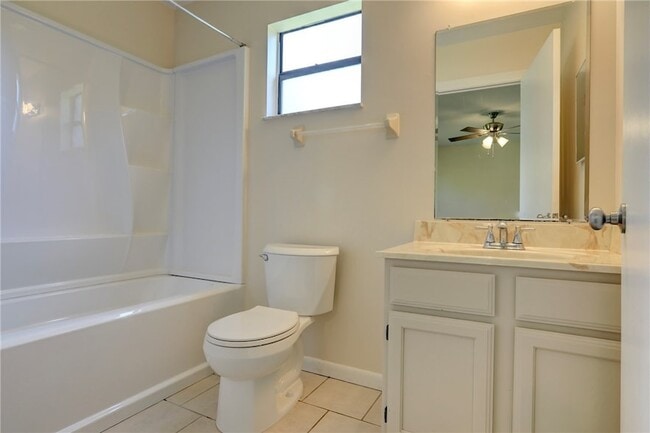 Building Photo - 950 Landsdowne Dr